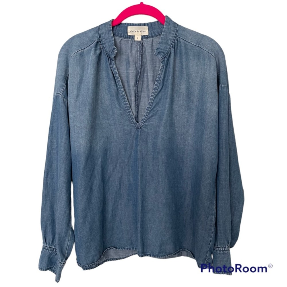 CLOTH & STONE Ladies Chambray V-Neck Casual Long Sleeve Button Down Top, S